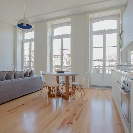 Апартаменты Downtown Spacious *