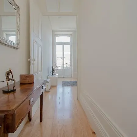 Апартаменты Downtown Spacious Порту