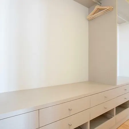 Downtown Spacious Апартаменты